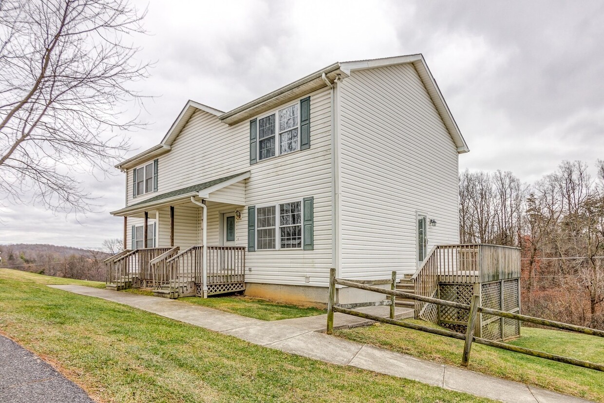 Primary Photo - Yellow Sulphur Road Duplexes