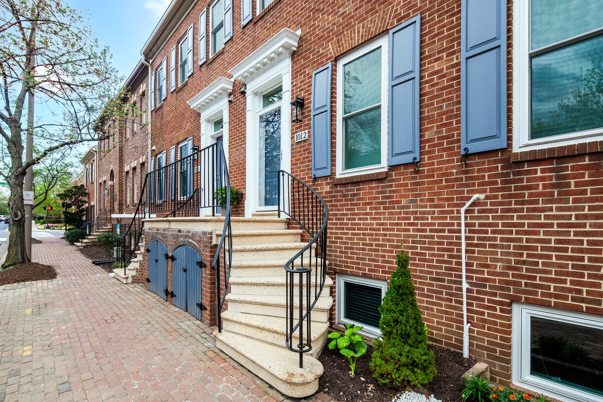 Photo - 1012 Duke St (Alexandria, VA)