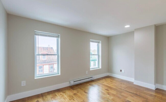 Building Photo - 4516 Hedge St