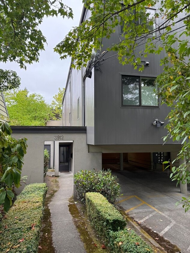 Primary Photo - Wallingford Condo Unit