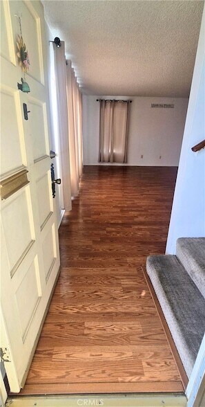 Foto del edificio - 10353 Downey Ave