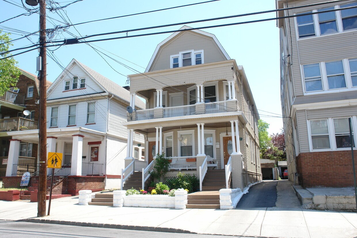 Building Photo - 120 State St