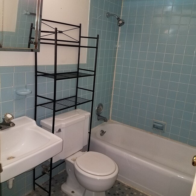 Building Photo - Great Location at a Great Price! 1BR/1BA W...