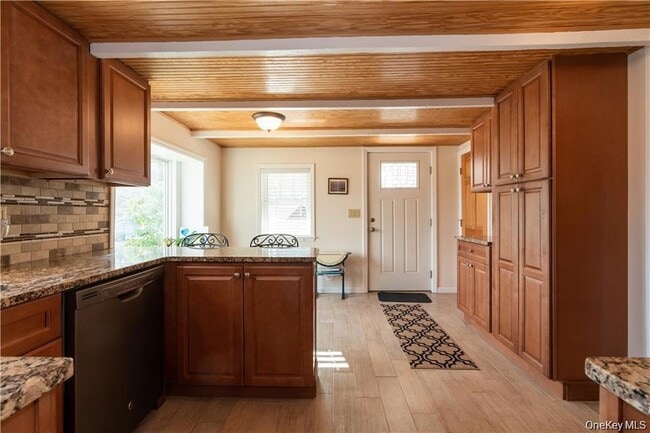 Building Photo - 401 Nichols St