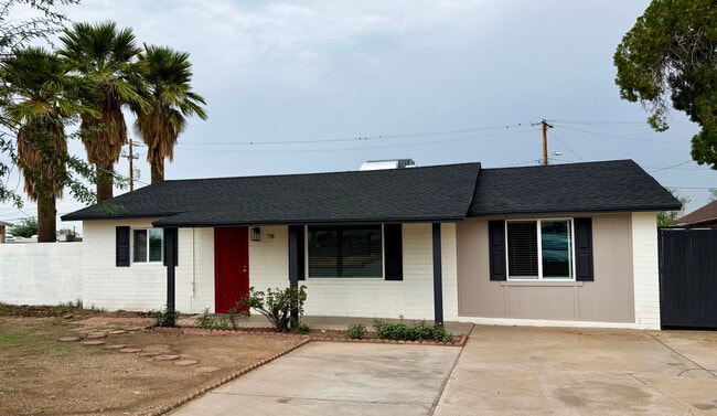 Building Photo - 738 E Roeser Rd