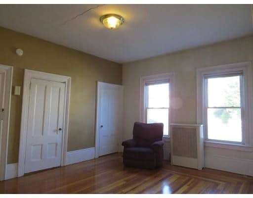 Building Photo - 69 Forest St