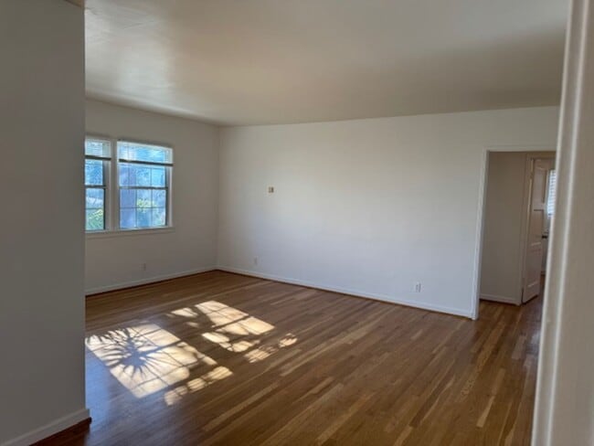 Foto del edificio - One bedroom, one bath in La Crescenta