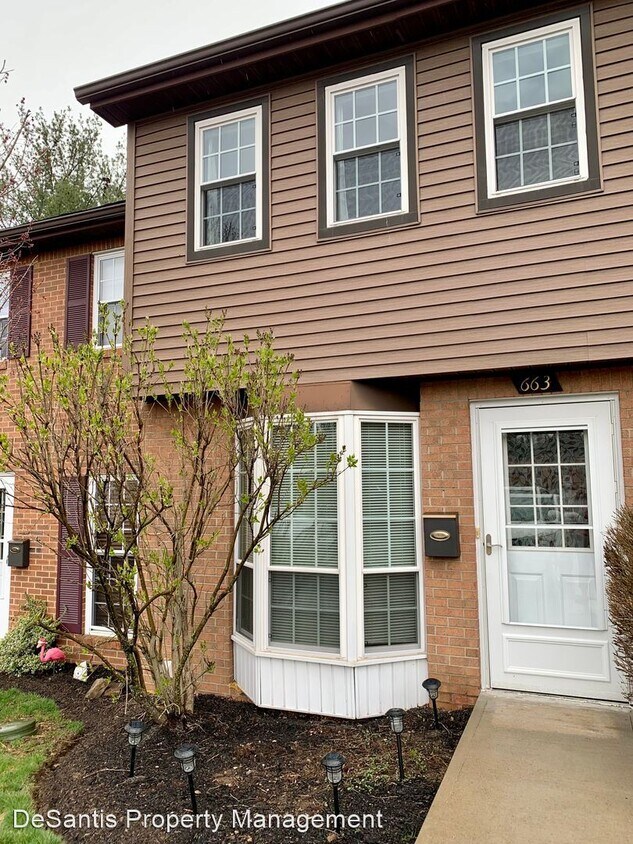 Foto principal - 2 br, 1.5 bath House - 663 Newton Square