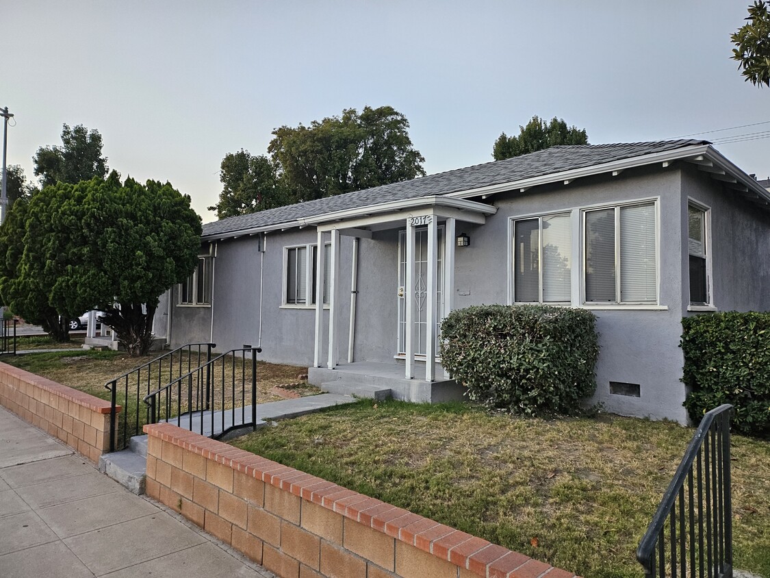 Primary Photo - 2019 W Victory Blvd