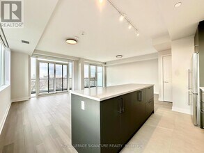 Building Photo - 664 Spadina Ave.