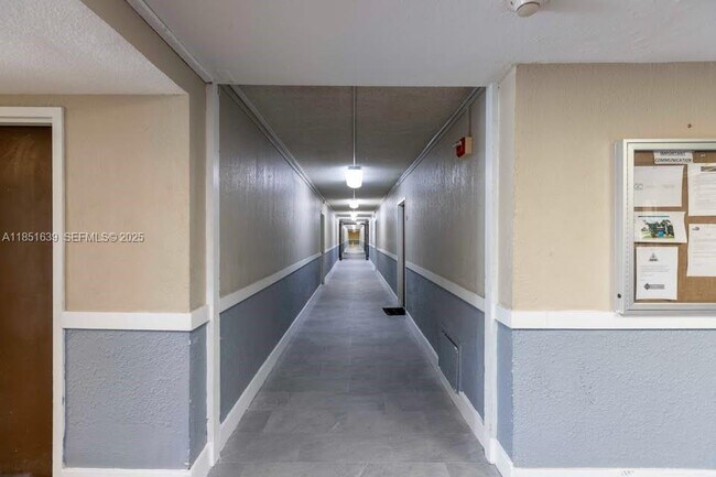 Foto del edificio - 494 NW 165th St