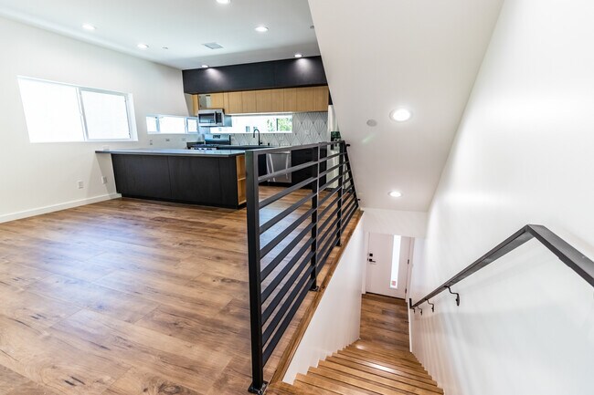 Foto del edificio - 5636 Woodman Ave