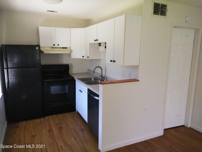 Building Photo - 5030 US-1