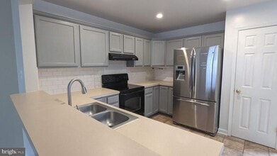 Building Photo - 829 Gallows Ct