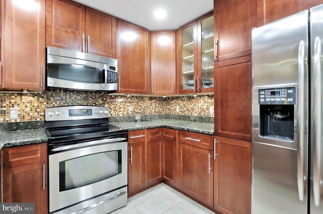 Building Photo - 155 Potomac Passage