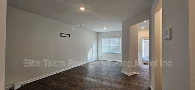 Building Photo - 8017 Murray Br Dr