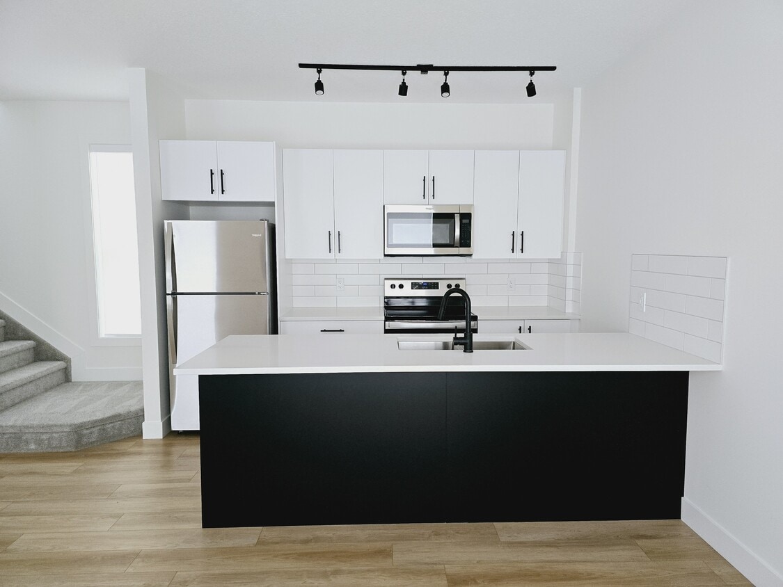 Primary Photo - 10050-10115 115 Ave NW