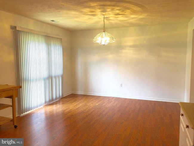Building Photo - 45264 Insurance Ct