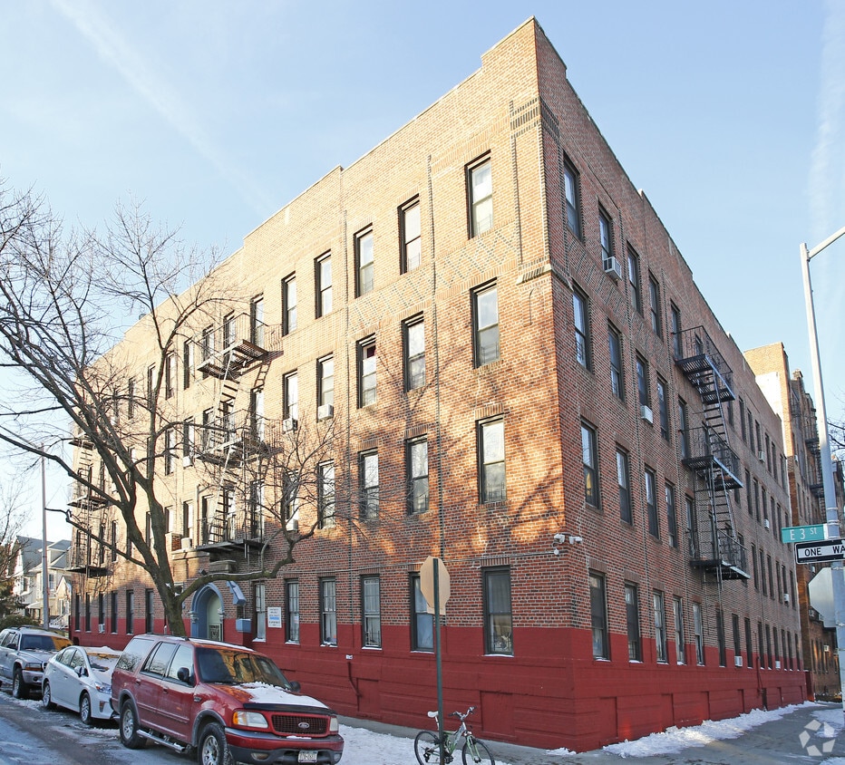 Building Photo - 762 E 3rd St