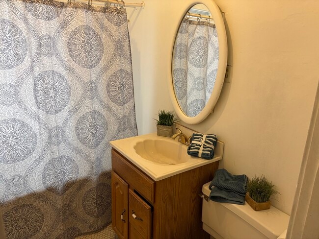 Foto del edificio - 5252 N Ludlam Ave