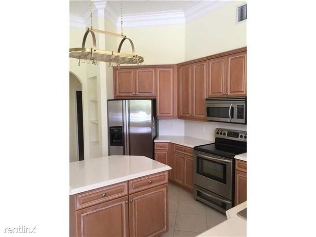 Building Photo - 2530 Golf View Dr