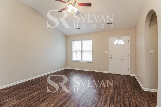 Foto del edificio - Lease today! No extra charge for contentme...