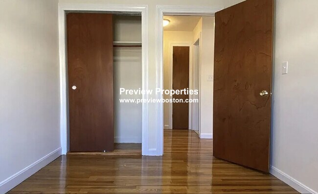 Building Photo - 180 N Beacon St