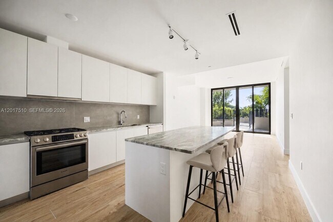 Foto del edificio - 3034 Oak Ave