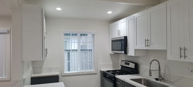 Remodeled 1 Bedroom Unit in Orange - Remodeled 1 Bedroom Unit in Orange Apartment