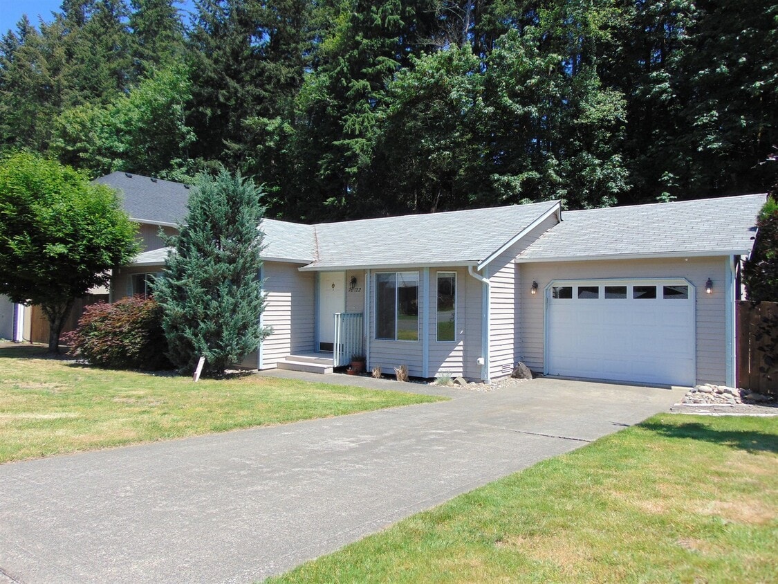Primary Photo - Well Maintained 3 Bedroom Rambler in Quiet...