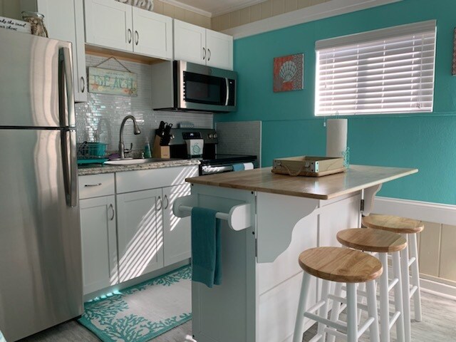 Kitchen - 2401 Cottage Ave