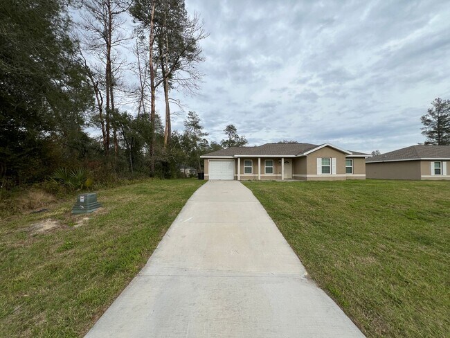 Foto del edificio - Beautiful 3 Bedroom, 2 Bathroom Home in Oc...