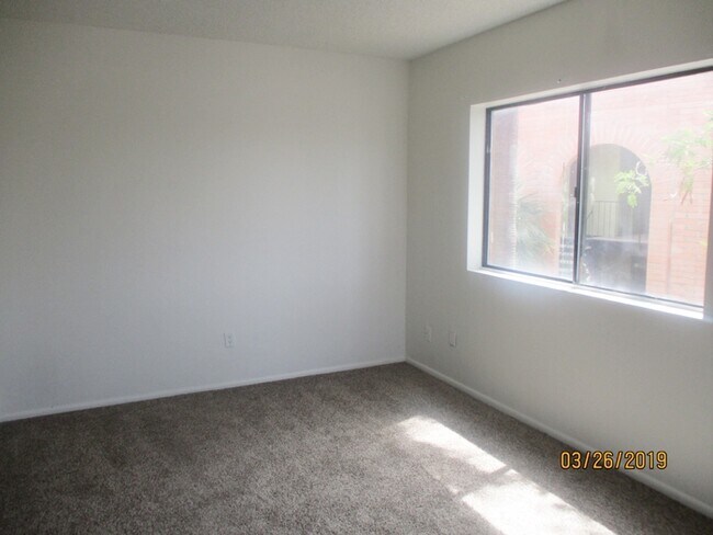 Building Photo - 1532 S. Columbus Blvd #8