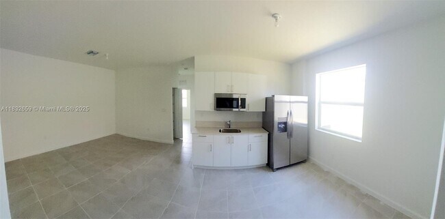 Foto del edificio - 2942 SE 23rd Ave