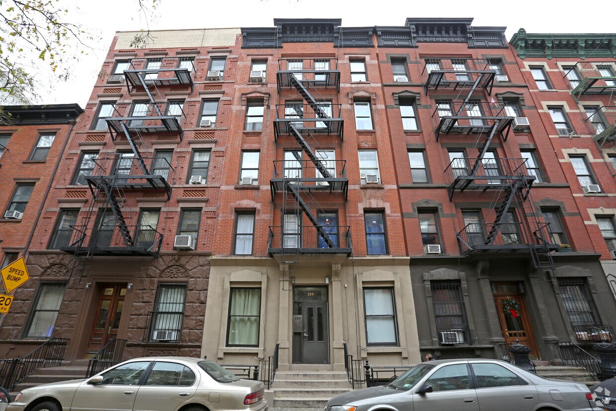 Foto del edificio - 226 W 16th St