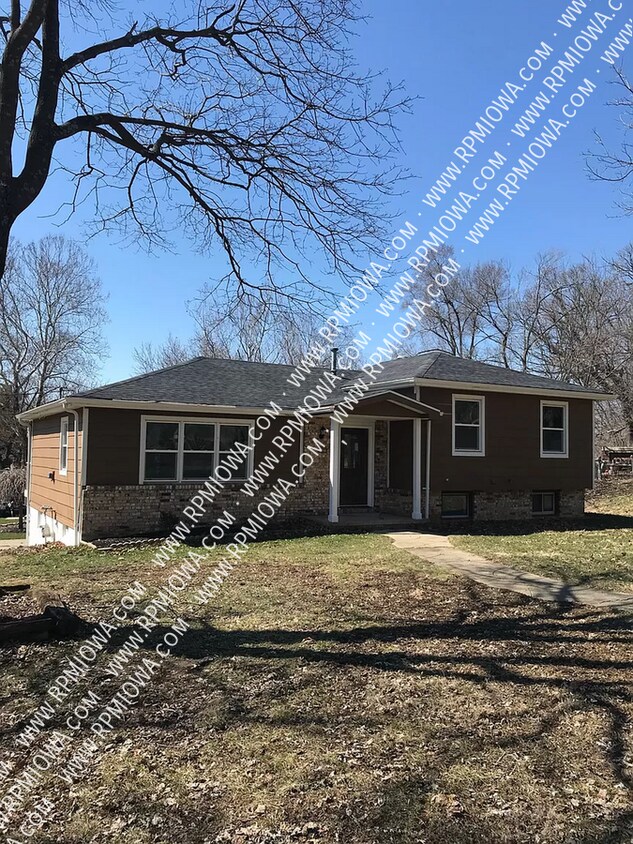 Primary Photo - SPACIOUS 3 Bedroom 2.5 Bathroom in Des Moi...