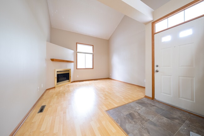 Building Photo - 2750 Mallard Dr