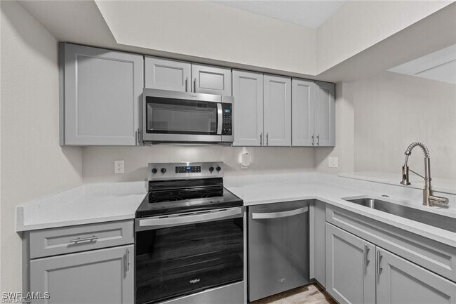 Foto del edificio - 8423 Bernwood Cove Loop