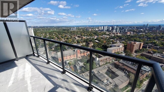 Photo du bâtiment - 159-3159 Wellesley St E
