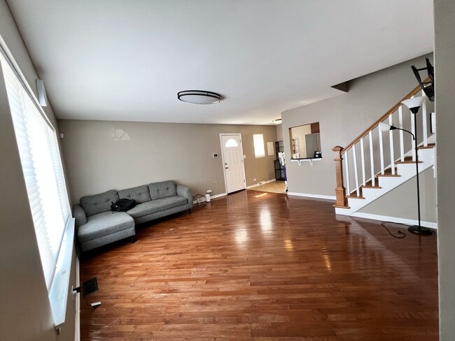 Foto del edificio - 1519 Darrow Ave