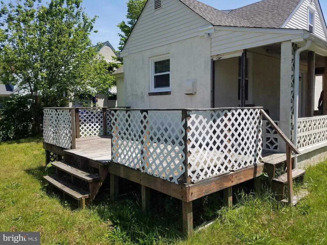 Primary Photo - 215 W 3rd St