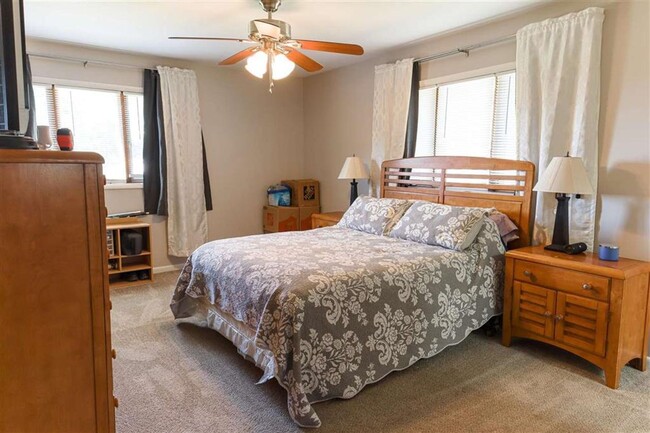 Building Photo - Beautiful Home, Close to Milford Lake