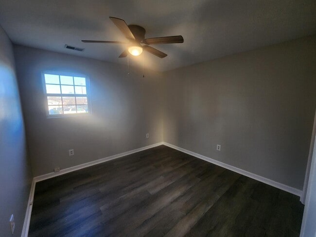 Building Photo - 132 Cardinal Dr