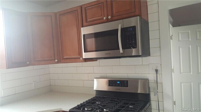 Foto del edificio - 14-16 Horton Avenue Unit 1st Floor