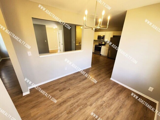 Building Photo - Gorgeous Remodeled Duplex in Baldwin City-Available in JUNE!!