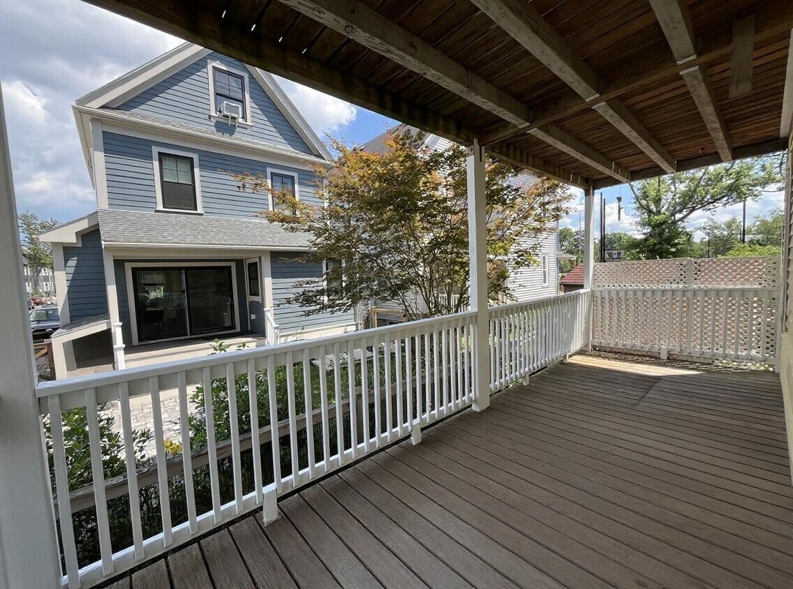 Primary Photo - 20 Perry St
