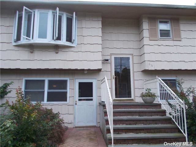 Primary Photo - 66 Pentmoor Dr