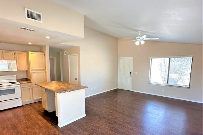 Building Photo - 3127 W Donald Dr