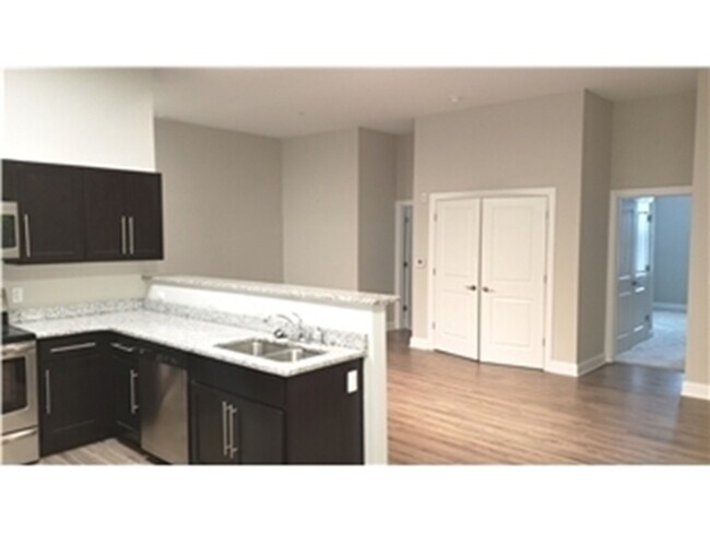 Foto del edificio - 4500 Linden Hill Rd