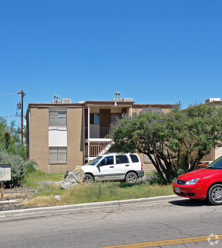 Building Photo - 5202 Carousel Dr